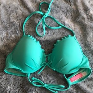 Victoria’s Secret Swimsuit Top 34B